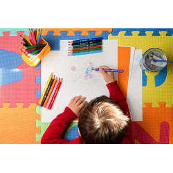 Crayons de couleur évolution triangle